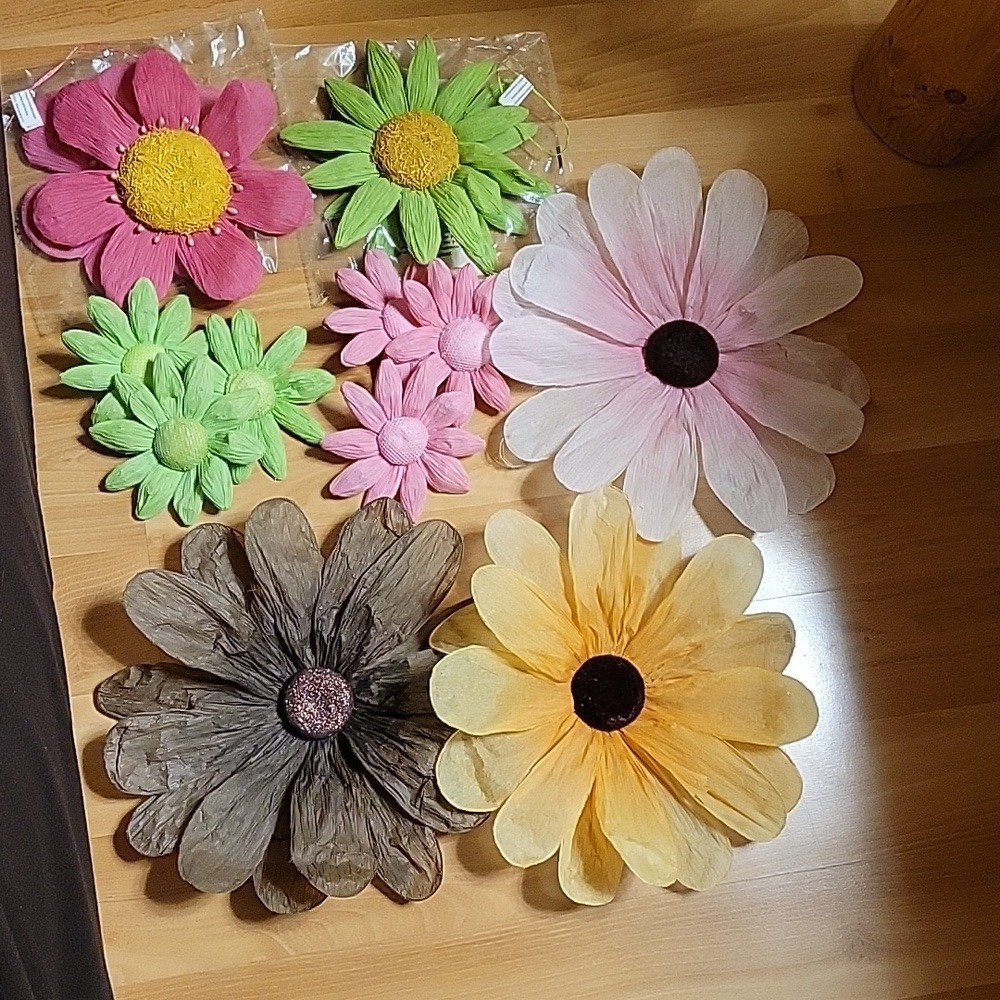 Paper fowers lot of 13‎ diffrent sizes pink brown green yellow home decor